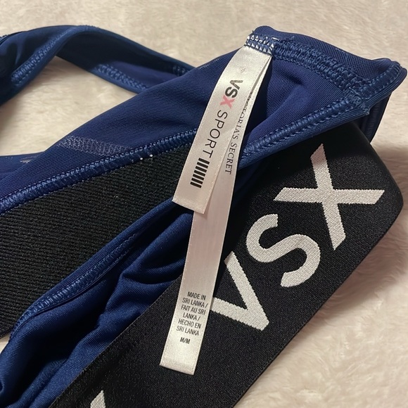 NWOT VS USA Player Sports Bra - Picture 3 of 3